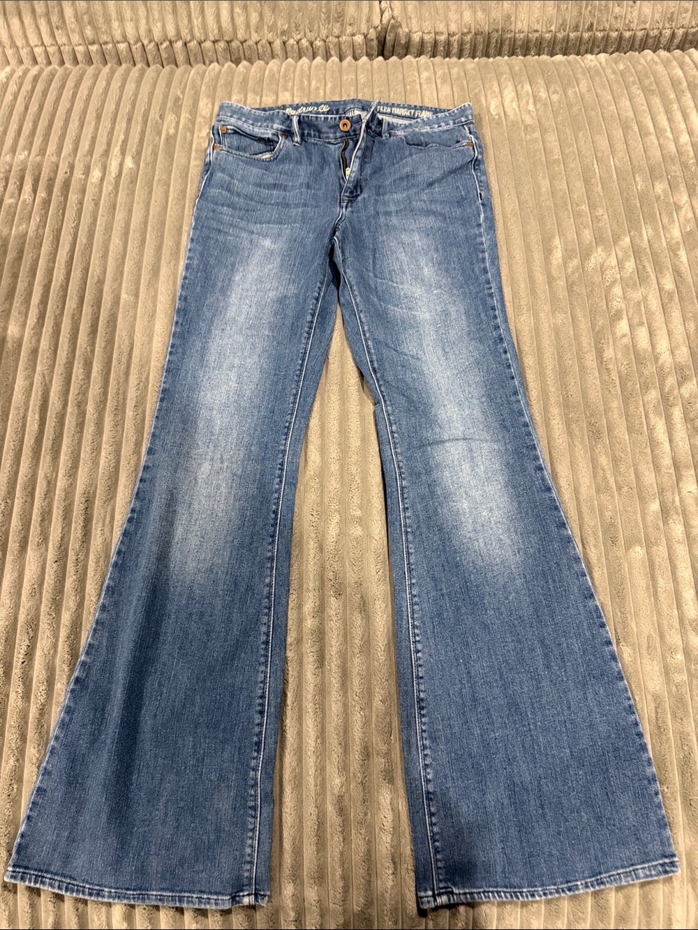 Madewell Flea Market Flare Women’s Blue Jeans - Classic Light/Medium Wash